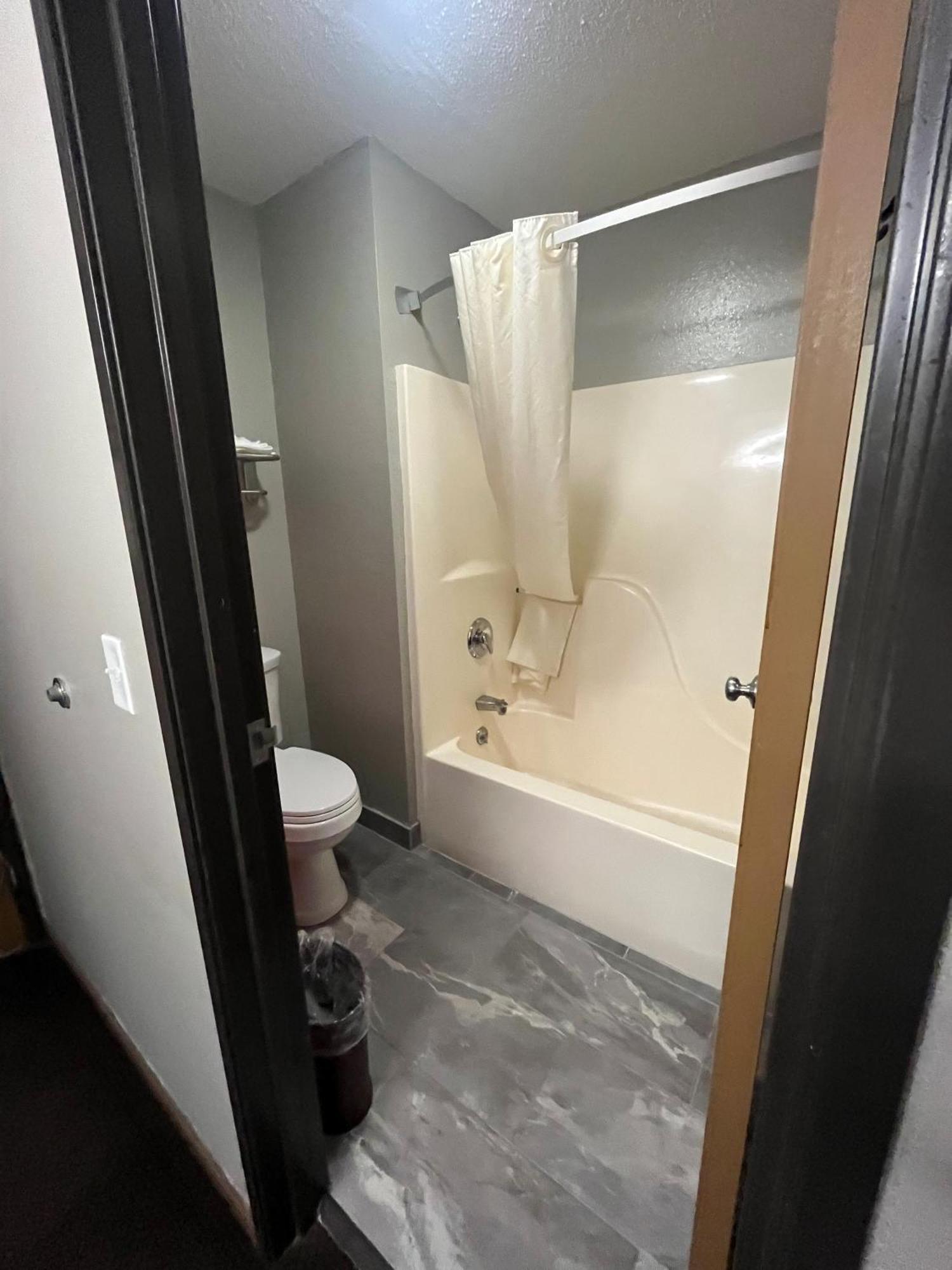 Super 8 By Wyndham Blair Hotel Ngoại thất bức ảnh