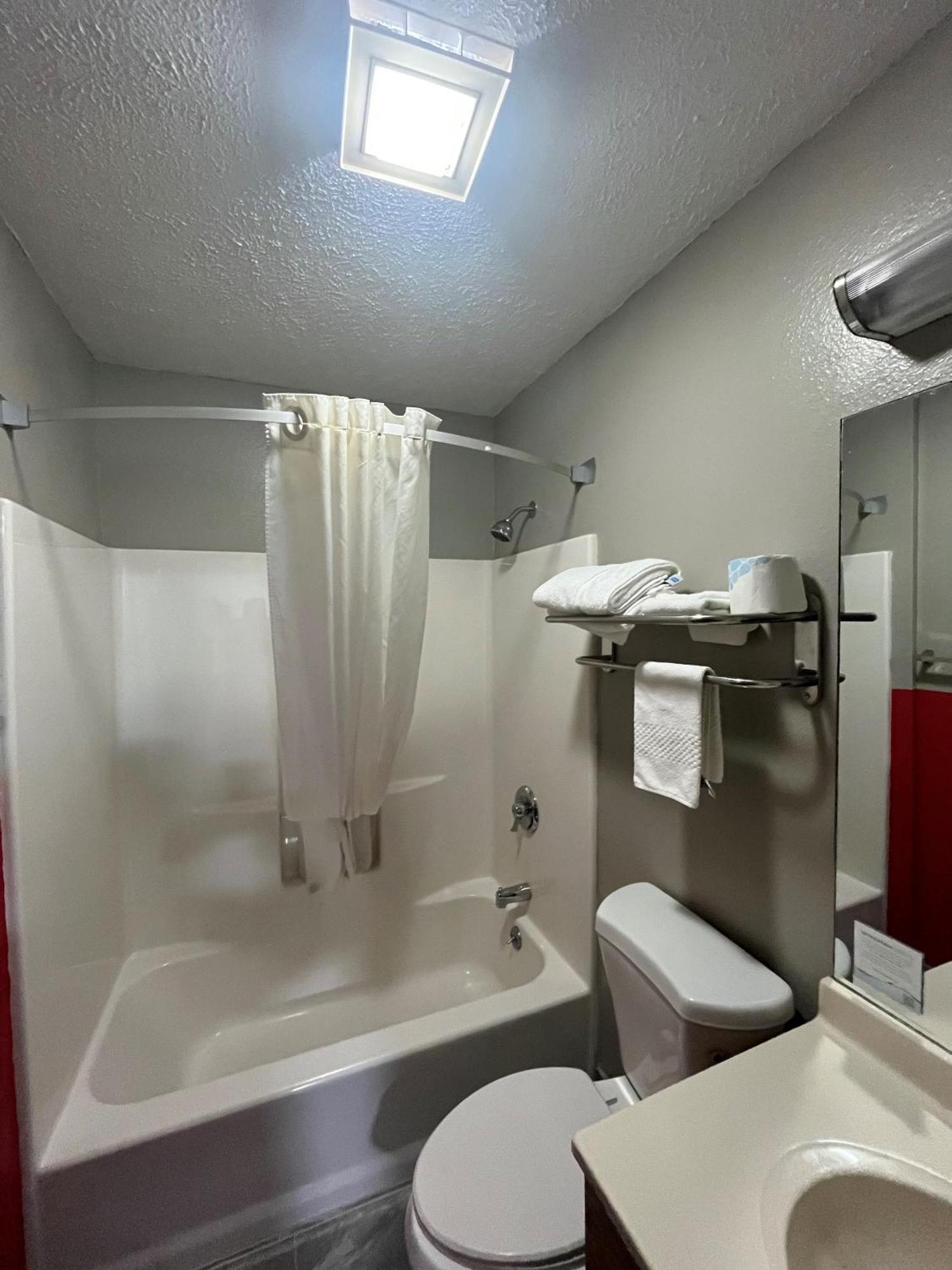 Super 8 By Wyndham Blair Hotel Ngoại thất bức ảnh